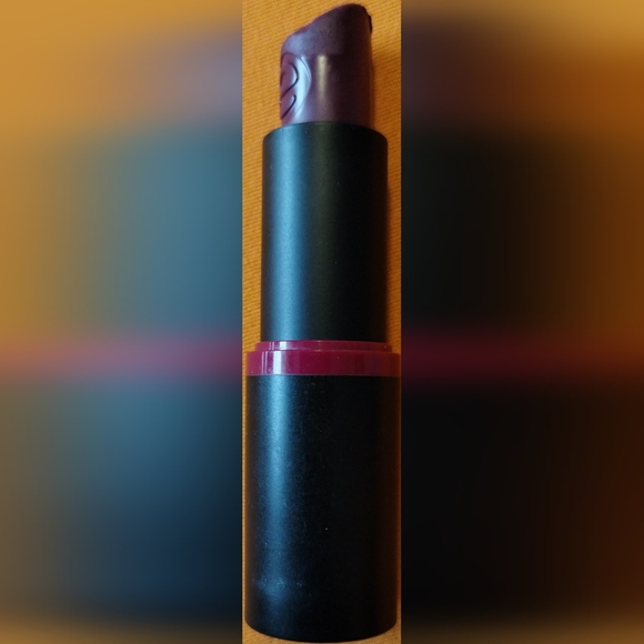 Essence Ultra Last Instant Colour Lipstick - 17 Bur-berry - Picture 5 of 6
